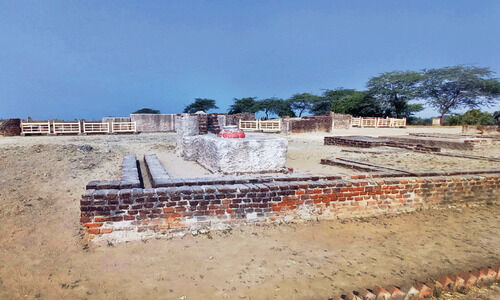 മരിച്ചവരുടെ കുന്നിലേക്ക് ഒരു യാത്ര