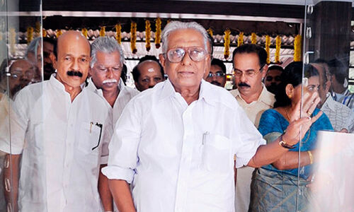 സി.വി.പത്​മരാജൻ: മുഖ്യമന്ത്രി കസേര മുതൽ റെസിഡന്‍റ്​സ്​ അസോസിയേഷൻ പ്രസിഡന്‍റ്​ വരെ