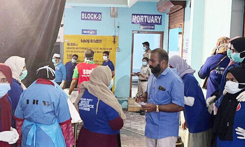 തുറന്നിട്ട മോർച്ചറി; വിശ്രമമില്ലാതെ ഡോക്ടർമാർ