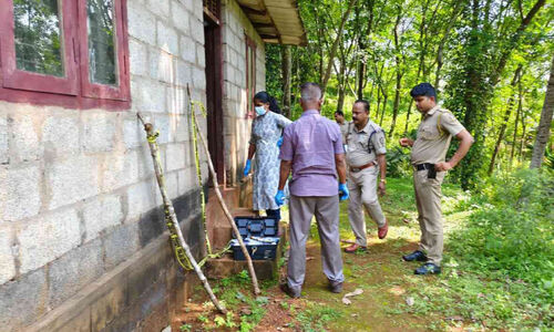 വീട്ടമ്മ മരിച്ച സംഭവം; ചെറുപുഴയില്‍ ഫോറന്‍സിക് സംഘത്തിന്റെ പരിശോധന