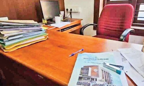 എ.​ഇ​ക്കും മാ​റ്റം; അ​ങ്ങാ​ടി​പ്പു​റം പ​ഞ്ചാ​യ​ത്ത് എ​ൻ​ജി​നീ​യ​റി​ങ് വി​ഭാ​ഗം വീ​ണ്ടും പൂ​ട്ടേ​ണ്ട സ്ഥി​തി