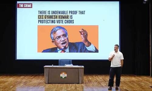 വെട്ടിനീക്കിയത് 6018 വോട്ടുകൾ, അപേക്ഷ സമർപ്പിക്കാൻ സോഫ്റ്റ്​വെയർ, വ്യാജ മൊബൈൽ നമ്പറുകൾ, തെരഞ്ഞെടുപ്പ് കമീഷൻ വോട്ടുകൊള്ളക്കാരെ സംരക്ഷിക്കുന്നുവെന്ന് രാഹുൽ ഗാന്ധി