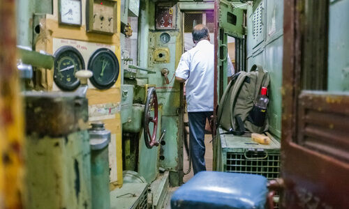 ലോക്കോ പൈലറ്റ് ക്ഷാമം: വിരമിച്ചവരെ തിരികെയെത്തിക്കാൻ തിരക്കിട്ട നീക്കം ലോക്കോ പൈലറ്റ് ക്ഷാമം: വിരമിച്ചവരെ തിരികെയെത്തിക്കാൻ തിരക്കിട്ട നീക്കം