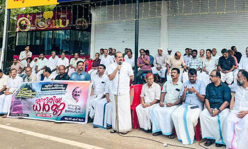 എടവണ്ണപ്പാറ ഓട്ടുപാറ-കൂളിമാട് റോഡ്; ജനകീയ പ്രക്ഷോഭത്തിന് തുടക്കം എടവണ്ണപ്പാറ ഓട്ടുപാറ-കൂളിമാട് റോഡ്; ജനകീയ പ്രക്ഷോഭത്തിന് തുടക്കം