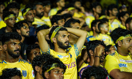 തോറ്റുതോറ്റു മടുത്തു; ആരാധകരും കൈവിടുന്നതോടെ കേരള ബ്ലാസ്റ്റേഴ്സ് പ്രതിസന്ധിയിൽ തോറ്റുതോറ്റു മടുത്തു; ആരാധകരും കൈവിടുന്നതോടെ കേരള ബ്ലാസ്റ്റേഴ്സ് പ്രതിസന്ധിയിൽ