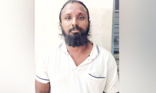 കല്ലുമ്മക്കായ, കക്കയിറച്ചി വിൽപനയുടെ മറവിൽ ഹഷീഷ് ഓയിൽ കച്ചവടം: യുവാവ് അറസ്റ്റിൽ കല്ലുമ്മക്കായ, കക്കയിറച്ചി വിൽപനയുടെ മറവിൽ ഹഷീഷ് ഓയിൽ കച്ചവടം: യുവാവ് അറസ്റ്റിൽ