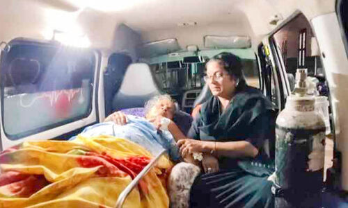 കഞ്ഞിക്കുഴി ഗവ. ആശുപത്രിയിൽ ഡോക്ടറില്ല; വയോധിക മണിക്കൂറുകൾ ആംബുലൻസിൽ