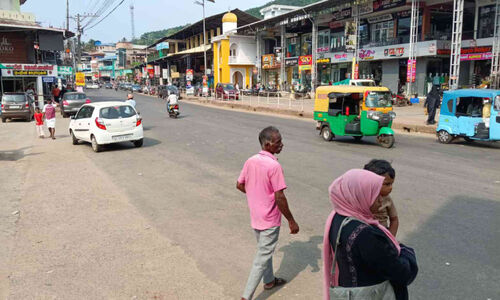 സീബ്ര ലൈനില്ല; എടവണ്ണയിലെങ്ങും അപകട സാധ്യത