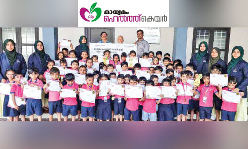 ‘മാ​ധ്യ​മം ഹെ​ൽ​ത്ത് കെ​യ​റി’​ന് മേ​ലാ​റ്റൂ​ർ ഹെ​വ​ൻ​സ് പ്രീ ​സ്കൂ​ൾ കു​രു​ന്നു​ക​ളു​ടെ കൈ​ത്താ​ങ്ങ്