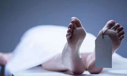 ഒളിച്ചുകളിച്ച് ഫോറൻസിക് സർജൻ; പോസ്റ്റ്മോർട്ടം മുടങ്ങുന്നു ഒളിച്ചുകളിച്ച് ഫോറൻസിക് സർജൻ; പോസ്റ്റ്മോർട്ടം മുടങ്ങുന്നു