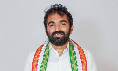 ചാണ്ടി ഉമ്മൻ തിങ്കളാഴ്ച സത്യ പ്രതിജ്ഞ ചെയ്യും ചാണ്ടി ഉമ്മൻ തിങ്കളാഴ്ച സത്യ പ്രതിജ്ഞ ചെയ്യും