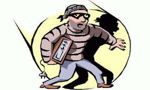 പൂ​ട്ടി​യി​ട്ട വീ​ടു​ക​ൾ കു​ത്തി​ത്തു​റ​ന്ന് മോ​ഷ​ണം; ഏ​ഴ് പ​വ​ൻ ക​വ​ർ​ന്നു