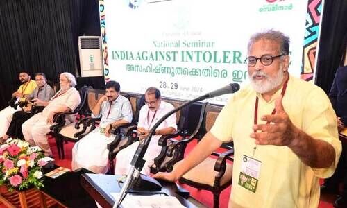 മുസ്ലിംകള്ക്ക് ഇപ്പോഴും ദേശസ്നേഹം തെളിയിക്കേണ്ട ദുരവസ്ഥ -തുഷാര് ഗാന്ധി മുസ്ലിംകള്ക്ക് ഇപ്പോഴും ദേശസ്നേഹം തെളിയിക്കേണ്ട ദുരവസ്ഥ -തുഷാര് ഗാന്ധി