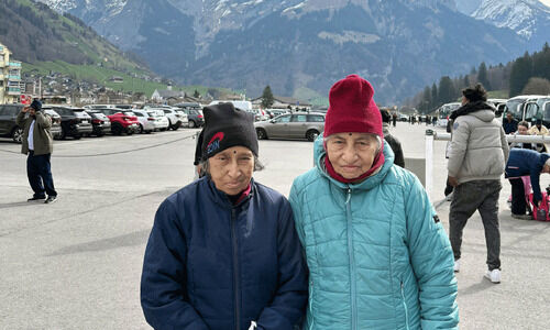 ‘പ്രായം 86ഉം 84ഉം, സഹോദരിമാരായ വത്സല മേനോനും രമണി മേനോനും 16 വർഷംകൊണ്ട് കണ്ടുതീർത്തത് 16 രാജ്യങ്ങൾ’ -സമയവും കാലവും പ്രായവും പ്രശ്നമാക്കാതെ യാത്ര ചെയ്യുന്ന ഇവരുടെ യാത്രാജീവിതത്തിലൂടെ...