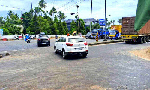 മരണക്കവലയായി പോട്ട സിഗ്നൽ; ആശ്രമം കവലയിൽ നടന്നത് നിരവധി അപകടങ്ങളും മരണങ്ങളും മരണക്കവലയായി പോട്ട സിഗ്നൽ; ആശ്രമം കവലയിൽ നടന്നത് നിരവധി അപകടങ്ങളും മരണങ്ങളും