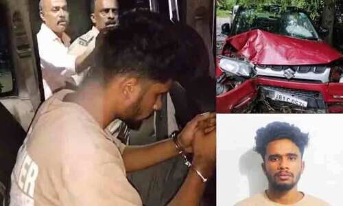 യുവതിയും യുവാവും സഞ്ചരിച്ച കാറിൽ കാറിടിപ്പിച്ച് യുവാവിനെ തട്ടിക്കൊണ്ടുപോയി; ഹണിട്രാപ് കേസ് പ്രതിയടക്കം മൂന്ന് പേർ അറസ്റ്റിൽ, മൂന്ന് കാറുകൾ പിടികൂടി യുവതിയും യുവാവും സഞ്ചരിച്ച കാറിൽ കാറിടിപ്പിച്ച് യുവാവിനെ തട്ടിക്കൊണ്ടുപോയി; ഹണിട്രാപ് കേസ് പ്രതിയടക്കം മൂന്ന് പേർ അറസ്റ്റിൽ, മൂന്ന് കാറുകൾ പിടികൂടി