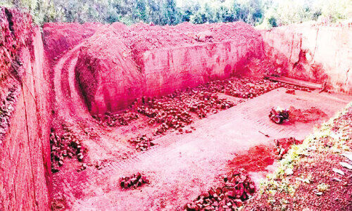 മുടക്കോഴി മലയിലെ ചെങ്കൽ ഖനനം നിർത്തണമെന്ന്; ജീവനും സ്വത്തിനും സംരക്ഷണം ആവശ്യപ്പെട്ട് മാർച്ച് മുടക്കോഴി മലയിലെ ചെങ്കൽ ഖനനം നിർത്തണമെന്ന്; ജീവനും സ്വത്തിനും സംരക്ഷണം ആവശ്യപ്പെട്ട് മാർച്ച്