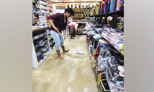 പണിതീരാറായിട്ടും തലവേദനയായി വെള്ളക്കെട്ട് പണിതീരാറായിട്ടും തലവേദനയായി വെള്ളക്കെട്ട്