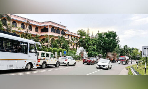 ആയൂരിലെ ഗതാഗതക്കുരുക്ക്; ശാശ്വത പരിഹാരം അകലെ