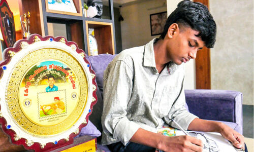 അക്ഷയ്​: വരയിൽ തെളിയുന്ന കൗമാരം