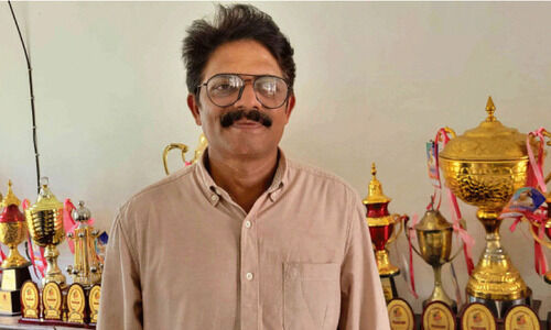 കാ​ൽ​നൂ​റ്റാ​ണ്ട് ഉ​പ​ജി​ല്ല ക​ലോ​ത്സ​വ ട്രോ​ഫി ക​മ്മി​റ്റി ക​ൺ​വീ​ന​ർ: ജാ​ബി​ർ മാ​സ്റ്റ​ർ പ​ടി​യി​റ​ങ്ങു​ന്നു