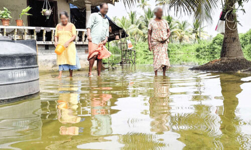 തീരമേഖലകളിൽ വേലിയേറ്റം ശക്തം; വീടുകൾ വെള്ളത്തിൽ