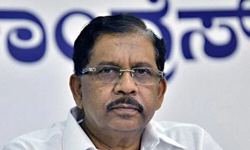 ബം​ഗ​ളൂ​രു സ്വ​ർ​ണ​ക്ക​ട​ത്ത് കേ​സ്; ആ​ഭ്യ​ന്ത​ര മ​ന്ത്രി ജി. ​പ​ര​മേ​ശ്വ​ര​യു​ടെ സ്ഥാ​പ​ന​ങ്ങ​ളി​ൽ റെ​യ്ഡ്