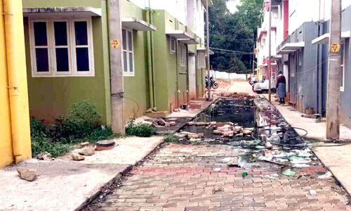 സെപ്റ്റിക് ടാങ്ക് മാലിന്യം പൊട്ടിയൊഴുകുന്നു; ‘നിറവ്’ ഫ്ലാറ്റ് നിവാസികൾ നിത്യരോഗികൾ സെപ്റ്റിക് ടാങ്ക് മാലിന്യം പൊട്ടിയൊഴുകുന്നു; ‘നിറവ്’ ഫ്ലാറ്റ് നിവാസികൾ നിത്യരോഗികൾ