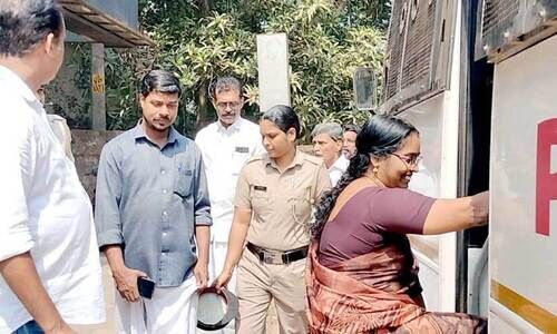 അത്തോളി പൊലീസ് സ്റ്റേഷൻ മാർച്ച്: വനിത ഗ്രാമപഞ്ചായത്ത് പ്രസിഡന്റ് ഉൾപ്പെടെ 10 പേർ റിമാൻഡിൽ അത്തോളി പൊലീസ് സ്റ്റേഷൻ മാർച്ച്: വനിത ഗ്രാമപഞ്ചായത്ത് പ്രസിഡന്റ് ഉൾപ്പെടെ 10 പേർ റിമാൻഡിൽ