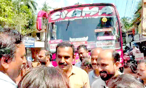 ബസുകളുടെ അമിത വേഗം; ജീവനക്കാർക്ക് ജനകീയ ബോധവത്കരണം ബസുകളുടെ അമിത വേഗം; ജീവനക്കാർക്ക് ജനകീയ ബോധവത്കരണം