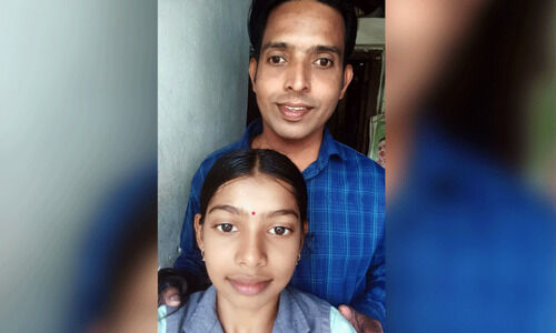 ‘സ്കൂളിൽ പഠിക്കുമ്പോൾതന്നെ കാഴ്ച മങ്ങിത്തുടങ്ങുന്നത് വേദനയോടെ ഞാൻ തിരിച്ചറിഞ്ഞു’; അക്ഷരലോകത്തേക്ക് അയാൾ തിരികെ നടക്കുകയാണ്, ഏഴാം ക്ലാസുകാരിയായ മകളുടെ കൈപിടിച്ച് ‘സ്കൂളിൽ പഠിക്കുമ്പോൾതന്നെ കാഴ്ച മങ്ങിത്തുടങ്ങുന്നത് വേദനയോടെ ഞാൻ തിരിച്ചറിഞ്ഞു’; അക്ഷരലോകത്തേക്ക് അയാൾ തിരികെ നടക്കുകയാണ്, ഏഴാം ക്ലാസുകാരിയായ മകളുടെ കൈപിടിച്ച്