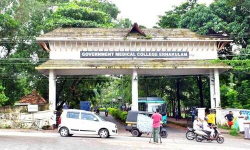 ‘ചികിത്സ’ തേടി ആതുരാലയം ‘ചികിത്സ’ തേടി ആതുരാലയം