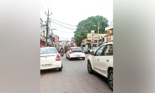 അനധികൃത പാർക്കിങ്; ശ്വാസംമുട്ടി തലയോലപ്പറമ്പ് അനധികൃത പാർക്കിങ്; ശ്വാസംമുട്ടി തലയോലപ്പറമ്പ്