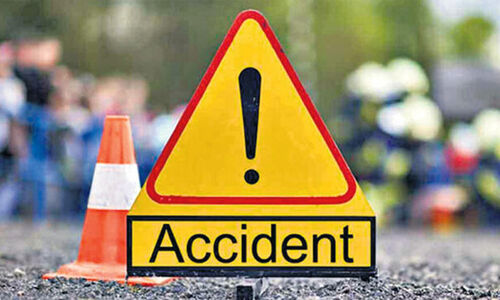 ഭർത്താവിനൊപ്പം സഞ്ചരിക്കവേ സ്കൂട്ടറിൽ ലോറിയിടിച്ച് യുവതി മരിച്ചു