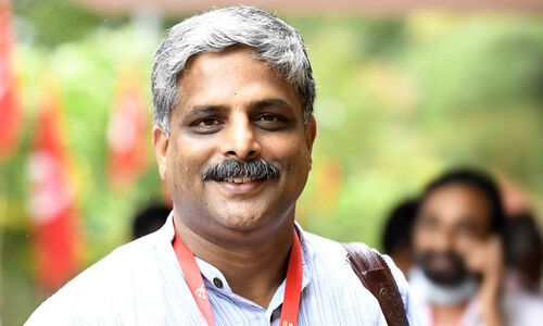 വിജൂ കൃഷ്ണൻ; കരിവെള്ളൂരിൽനിന്ന് പൊളിറ്റ്ബ്യൂറോയിലേക്കൊരു ലോങ്മാർച്ച് വിജൂ കൃഷ്ണൻ; കരിവെള്ളൂരിൽനിന്ന് പൊളിറ്റ്ബ്യൂറോയിലേക്കൊരു ലോങ്മാർച്ച്