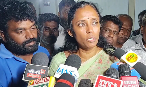 ‘ശനിയാഴ്ച കരൂരിൽ വലിയ യോഗങ്ങൾ നടത്താറില്ല,  അതാരും വിജയ്ക്ക് പറഞ്ഞുകൊടുത്തില്ലേ?’; ദുരന്തത്തിന്റെ കാരണങ്ങൾ വിശദീകരിച്ച് സ്ഥലം എം.പി