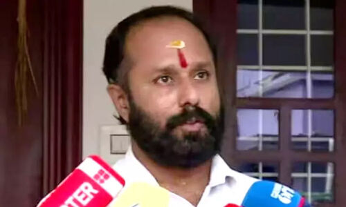 2023 തന്നെ അപ്പാർട്മെന്റുകളുടെയും ഫ്ലാറ്റുകളുടെയും മറവിൽ വോട്ട് ചേർക്കാൻ ബി.ജെ.പി നീക്കം തുടങ്ങിയെന്ന് മുൻ ഓഫിസ് സെക്രട്ടറി 2023 തന്നെ അപ്പാർട്മെന്റുകളുടെയും ഫ്ലാറ്റുകളുടെയും മറവിൽ വോട്ട് ചേർക്കാൻ ബി.ജെ.പി നീക്കം തുടങ്ങിയെന്ന് മുൻ ഓഫിസ് സെക്രട്ടറി