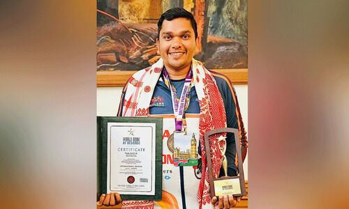 സൈക്കിളിൽ രണ്ടു ഭൂഖണ്ഡങ്ങൾ താണ്ടി ഫായിസ് ഇന്ന് മടങ്ങിയെത്തുന്നു സൈക്കിളിൽ രണ്ടു ഭൂഖണ്ഡങ്ങൾ താണ്ടി ഫായിസ് ഇന്ന് മടങ്ങിയെത്തുന്നു