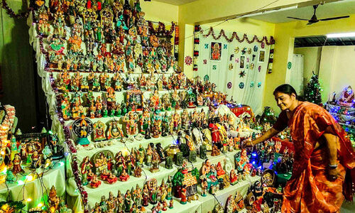 ബ്രാഹ്മണ ഗൃഹങ്ങളിൽ ഇനി ബൊമ്മക്കൊലു ചന്തം ബ്രാഹ്മണ ഗൃഹങ്ങളിൽ ഇനി ബൊമ്മക്കൊലു ചന്തം