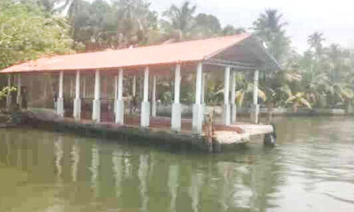 പരാധീനതകളിൽ പാണാവള്ളി-പെരുമ്പളം ജെട്ടികളും ബോട്ട് സർവിസുകളും