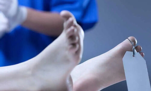 പെൺകുട്ടി സ്കൂൾ ബാത്റൂമിൽ ജീവനൊടുക്കി