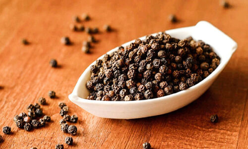 കുതിച്ച്​ കറുത്ത പൊന്നും; കു​രു​മു​ള​ക് വി​ല കി​ലോ​ക്ക് 715 ക​ട​ന്നു