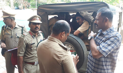 കസ്തൂരി മാനിന്‍റെ കസ്തൂരി വിൽപനക്കിടെ നാലുപേർ അങ്കമാലിയിൽ പിടിയിൽ