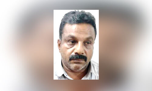 ഓ​ട്ടോ​യി​ൽ​നി​ന്ന് പ​ണം ക​വ​ർ​ന്ന പ്ര​തി പി​ടി​യി​ൽ