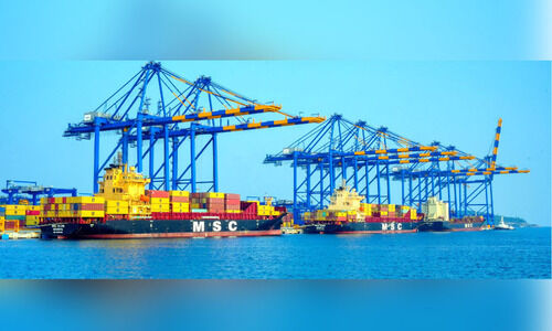 വിഴിഞ്ഞത്ത് മൂന്ന് കണ്ടെയ്നർ കപ്പലുകൾ ഒരേസമയം നങ്കൂരമിട്ടു