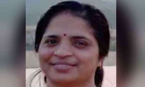 അധ്യാപികയെ മരിച്ച നിലയില്‍ കണ്ടെത്തി; വിവരമറിഞ്ഞ് മകൾ ജീവനൊടുക്കാൻ ശ്രമിച്ചു