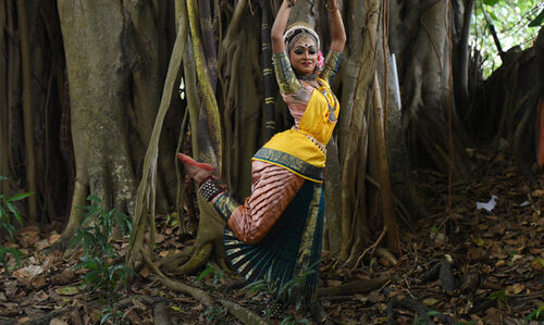 നർത്തനമാടുവാൻ മോഹമാണെങ്കിലീ....