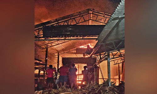 പ്ലൈ​വു​ഡ് ക​മ്പ​നി​യി​ൽ വ​ൻ തീ​പി​ടി​ത്തം; 10 ല​ക്ഷം രൂ​പ​യു​ടെ ന​ഷ്ടം