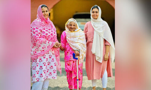 പിറന്നാളിന് നൂറിയക്ക് ലഭിച്ചു, വിലമതിക്കാനാവാത്ത സമ്മാനം! സ്നേഹമാളിക മുകളിലേറി ഖദീസുമ്മ പിറന്നാളിന് നൂറിയക്ക് ലഭിച്ചു, വിലമതിക്കാനാവാത്ത സമ്മാനം! സ്നേഹമാളിക മുകളിലേറി ഖദീസുമ്മ