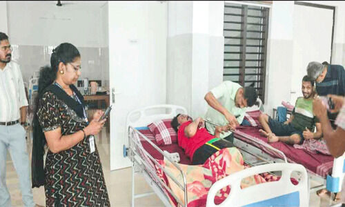 ശാ​രീ​രി​ക പ​രി​മി​തി​ക​ൾ​ക്കി​ട​യി​ലും ഭി​ന്ന​ശേ​ഷി​ക്കാ​രെ ചേ​ർ​ത്തു​പി​ടി​ച്ച കൊ​ച്ചു​നാ​രാ​യ​ണി​ക്ക് അംഗീകാരം